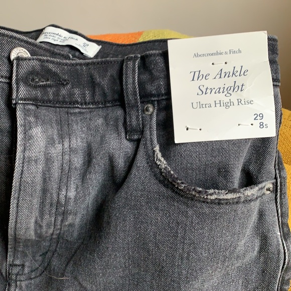 Abercrombie & Fitch Ankle Straight Ultra High Rise Black Jeans (BNWT, size 29/8S - Picture 2 of 3